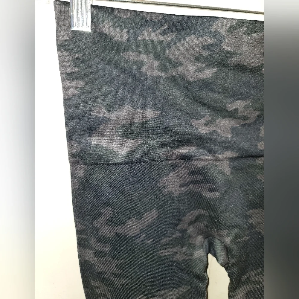 Spanx Camo Leggings Large Blue Gray Seamless Shaping Support - Picture 5 of 6